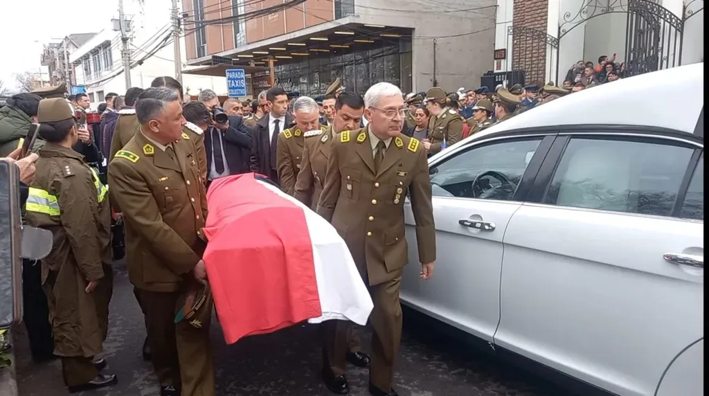HONDAS ESCENAS DE DOLOR EN FUNERALES DE CARABINEROS GUERRERO Y VILLEGAS HONDAS ESCENAS DE DOLOR EN FUNERALES DE CARABINEROS GUERRERO Y VILLEGAS