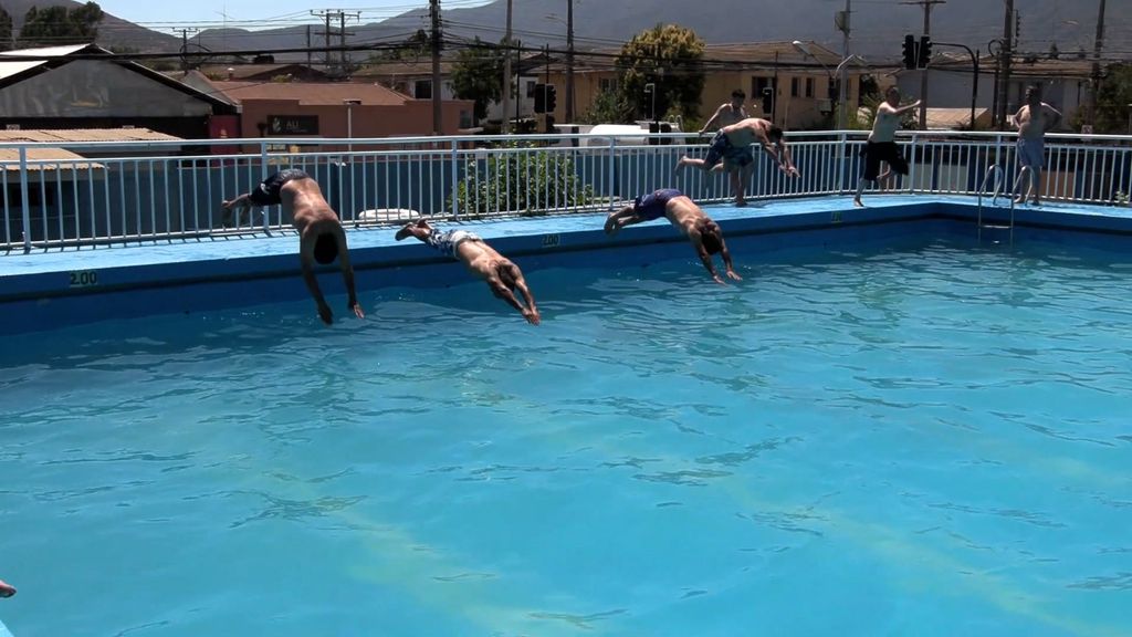 1AYUTUN A LA PISCINA (2) 1AYUTUN A LA PISCINA (2)