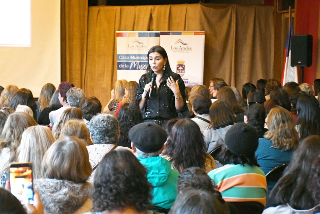 PAMELA LAGOS PAMELA LAGOS