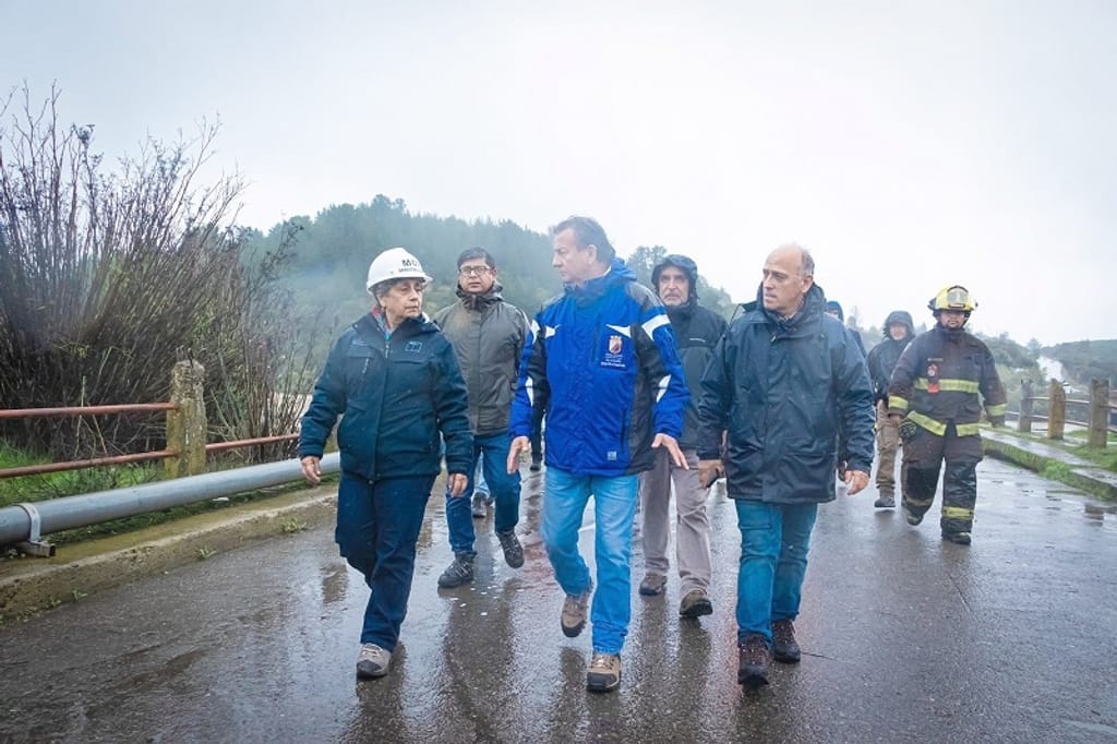 Ministra de Obras Públicas y alcalde de San Javier inspeccionan puentes de la comuna Ministra de Obras Públicas y alcalde de San Javier inspeccionan puentes de la comuna
