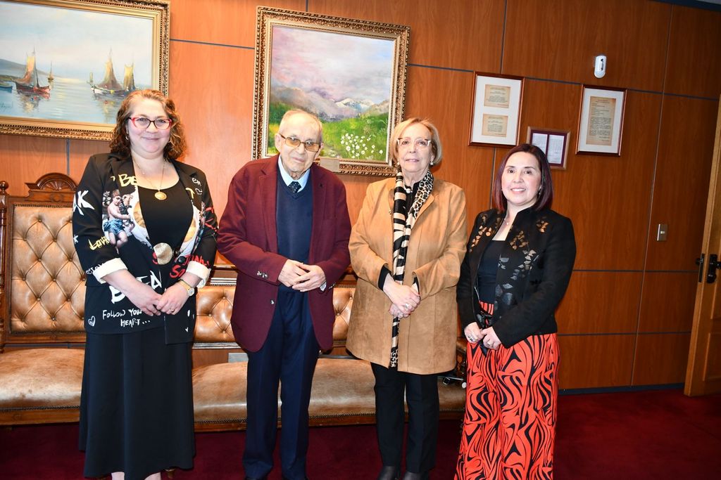 Abogados de Linares se reúnen con Ministra de la Corte Suprema Abogados de Linares se reúnen con Ministra de la Corte Suprema