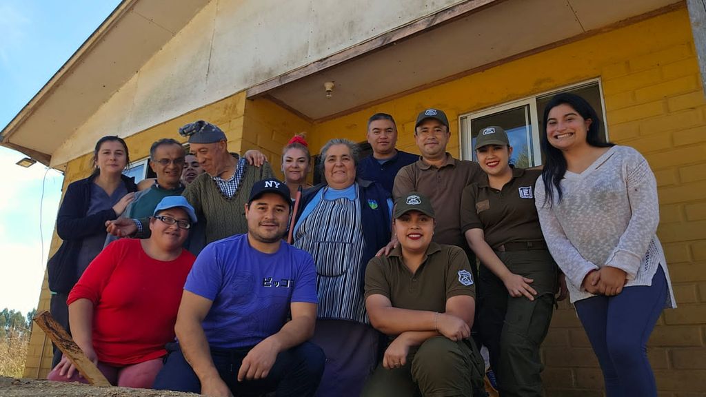 Carabineros de Chanco junto a personal municipal y vecinos realizó operativo de limpieza en domicilio de adulto mayor Carabineros de Chanco junto a personal municipal y vecinos realizó operativo de limpieza en domicilio de adulto mayor