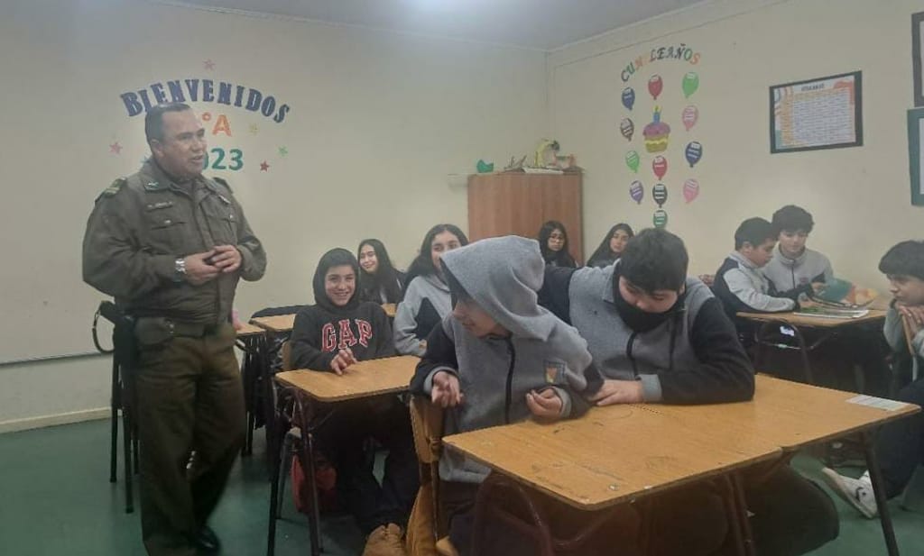 Carabineros de Chanco realiza charlas para evitar la violencia escolar Carabineros de Chanco realiza charlas para evitar la violencia escolar