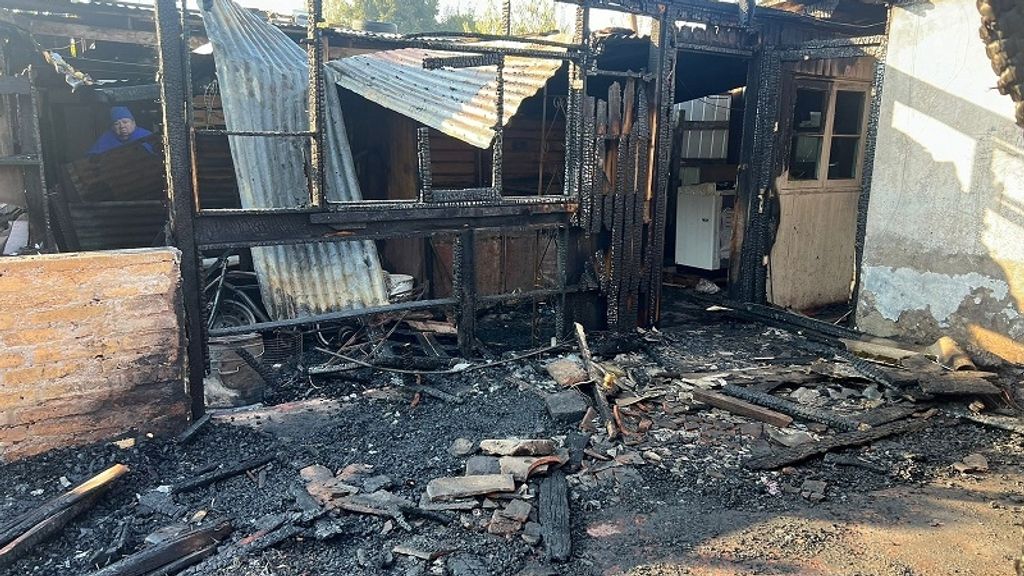 Fuerte incendio estructural arrasa con 4 sitios en el sector oriente de Linares Fuerte incendio estructural arrasa con 4 sitios en el sector oriente de Linares