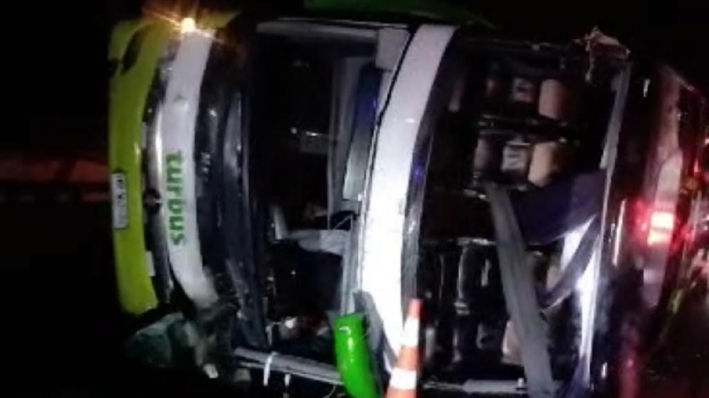 Volcamiento de Bus en San Javier deja 20 personas lesionadas Volcamiento de Bus en San Javier deja 20 personas lesionadas