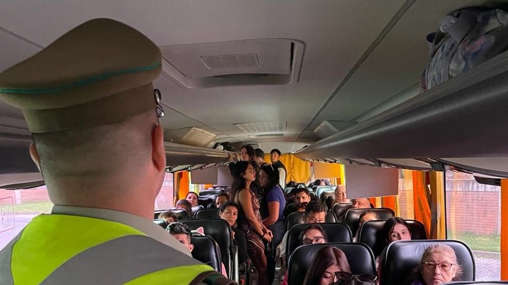 Carabineros realiza campaña preventiva en Terminales de Buses de Linares Carabineros realiza campaña preventiva en Terminales de Buses de Linares