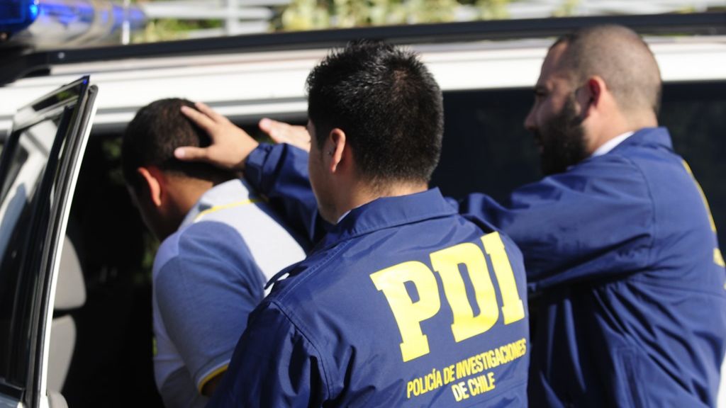 Clan familiar fue detenido por microtráfico de drogas en Pelluhue Clan familiar fue detenido por microtráfico de drogas en Pelluhue