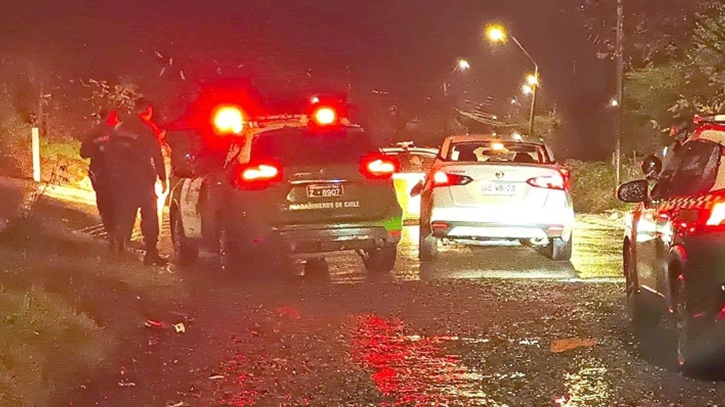 Carabineros buscan a 3 sujetos por fugarse tras fiscalización en Retiro Carabineros buscan a 3 sujetos por fugarse tras fiscalización en Retiro