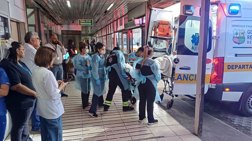 Con éxito y sin ningún inconveniente se llevó a cabo el traslado total de pacientes al nuevo edificio del Hospital de Curicó Con éxito y sin ningún inconveniente se llevó a cabo el traslado total de pacientes al nuevo edificio del Hospital de Curicó