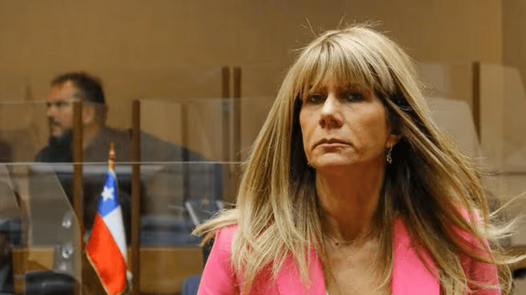 Ximena Rincón arremete contra el PC y Frente Amplio por suspensión de semana regional en el Senado debido a proyectos de seguridad. Ximena Rincón arremete contra el PC y Frente Amplio por suspensión de semana regional en el Senado debido a proyectos de seguridad.