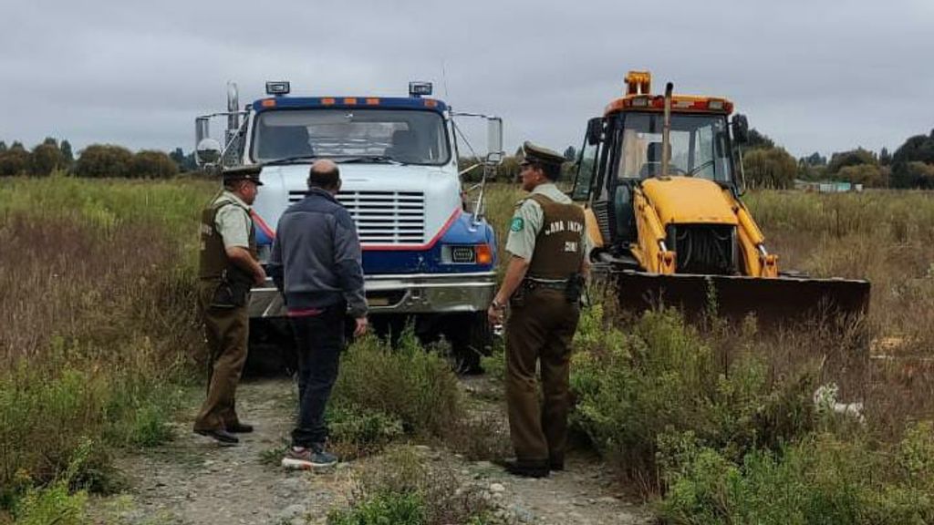 Carabineros recupera camión y retroexcavadora robadas en la Región del Biobío Carabineros recupera camión y retroexcavadora robadas en la Región del Biobío