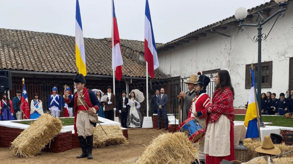 Alcalde Mario Meza encabezó ceremonia “La Patria comienza en Linares” Alcalde Mario Meza encabezó ceremonia “La Patria comienza en Linares”