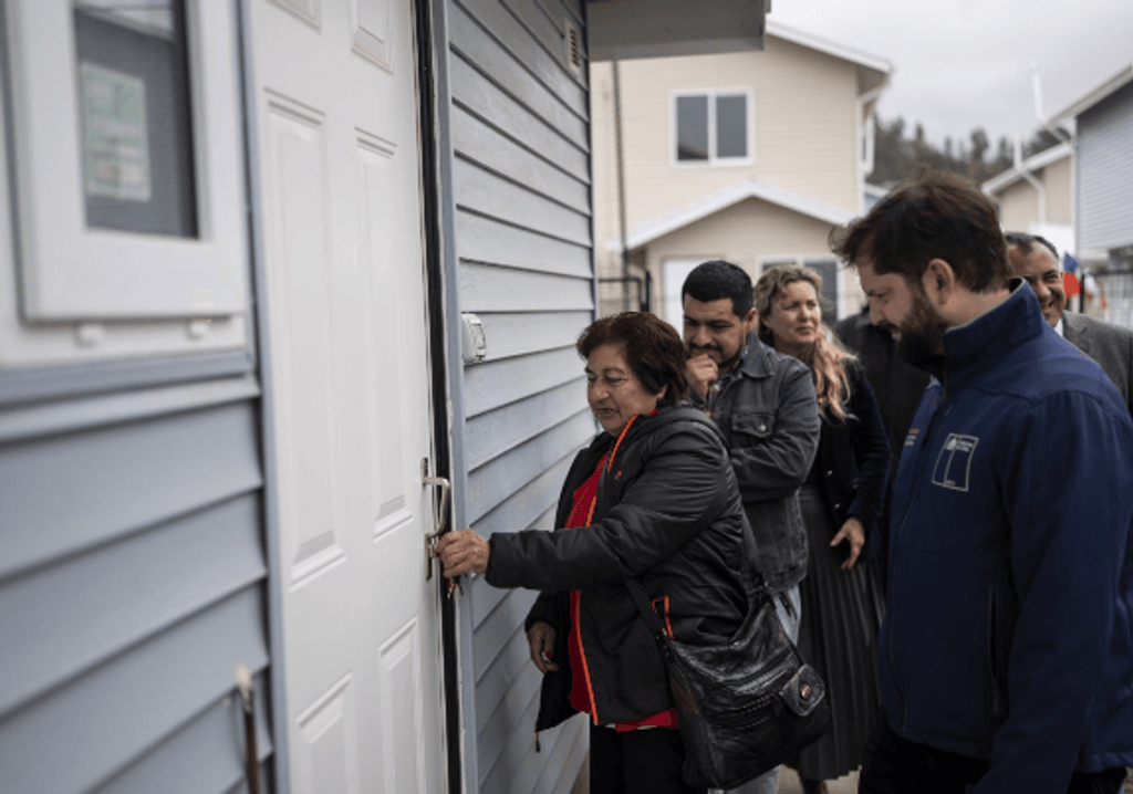 Gabriel Boric entrega viviendas Gabriel Boric entrega viviendas