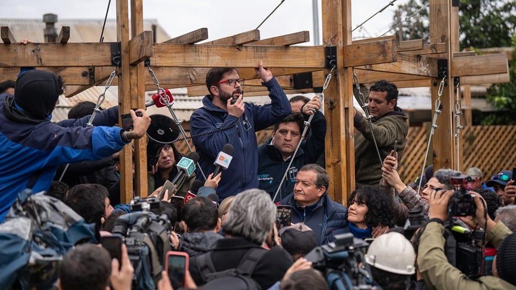 Presidente Boric se reunió en Alto Biobío con personas afectadas por Sistema Frontal Presidente Boric se reunió en Alto Biobío con personas afectadas por Sistema Frontal