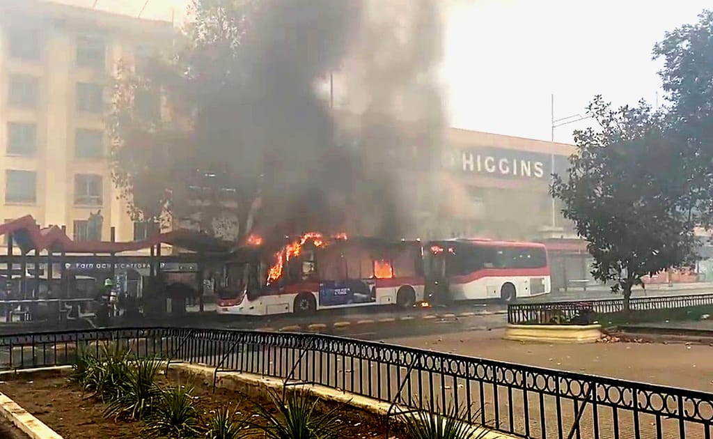 Queman bus transantiago Alameda