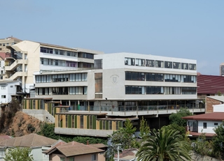 Estudiante dispara arma en colegio de Viña del Mar