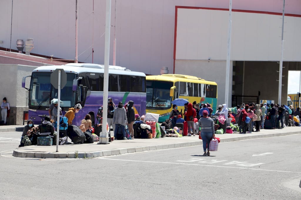 migrantes trasladado en buses