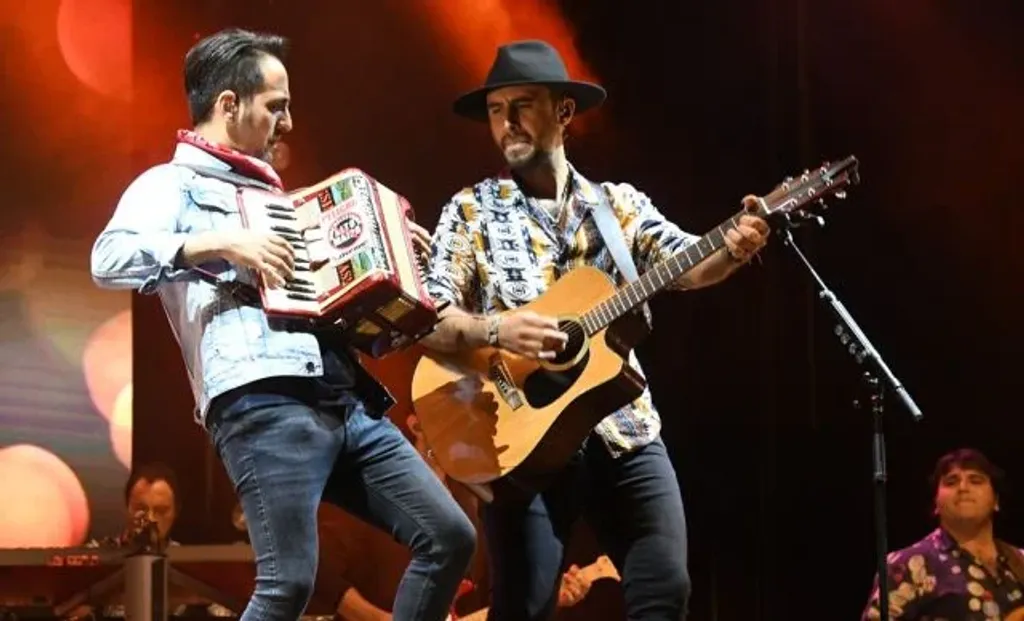 01307868-10CC-4AD5-8910-C73D6D323AC6 01307868-10CC-4AD5-8910-C73D6D323AC6