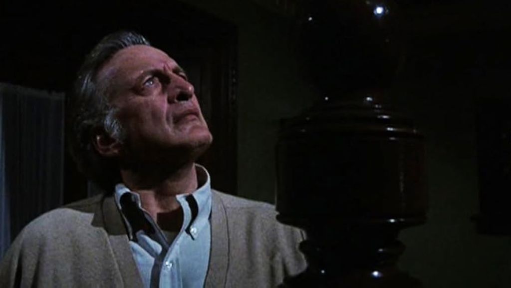 AL FINAL DE LA ESCALERA AL FINAL DE LA ESCALERA