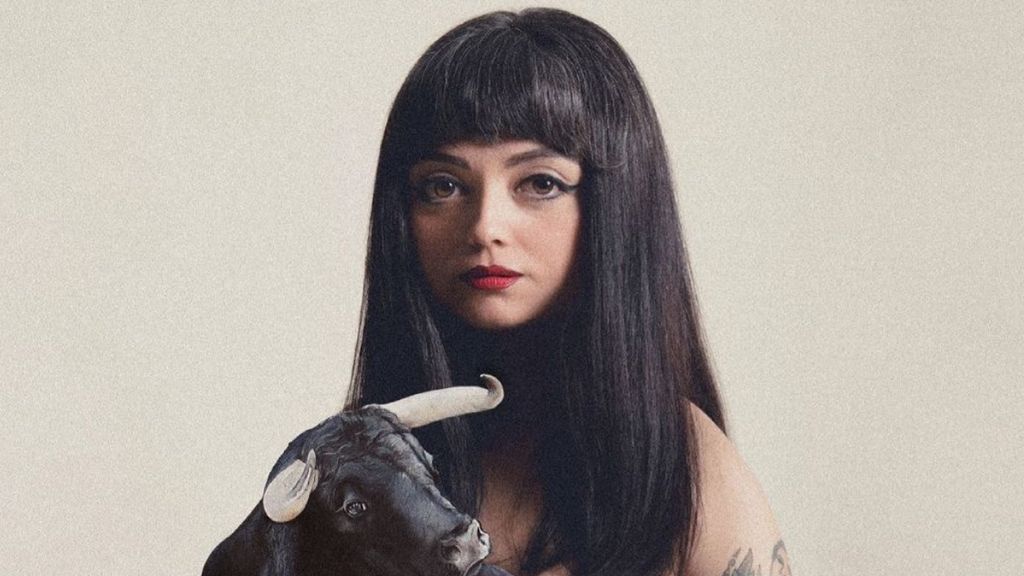 mon-laferte 6 mon-laferte 6