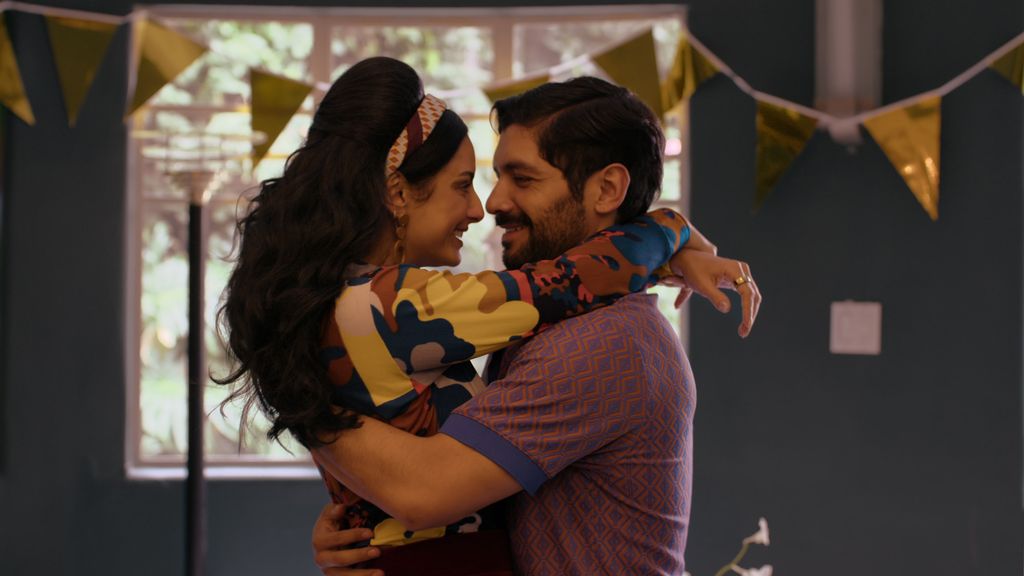 Aislinn Derbez y Christian Vázquez -Entre Paredes Aislinn Derbez y Christian Vázquez -Entre Paredes