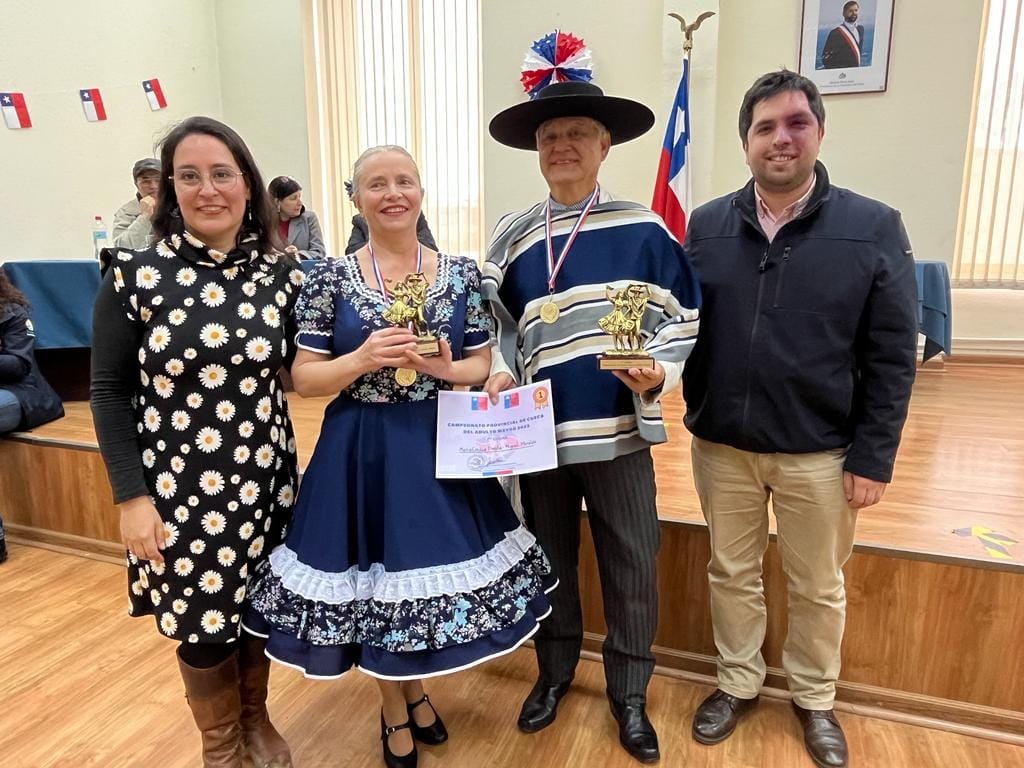 Pareja de Yerbas Buenas gana el Campeonato Provincial de Cueca del Adulto Mayor Pareja de Yerbas Buenas gana el Campeonato Provincial de Cueca del Adulto Mayor