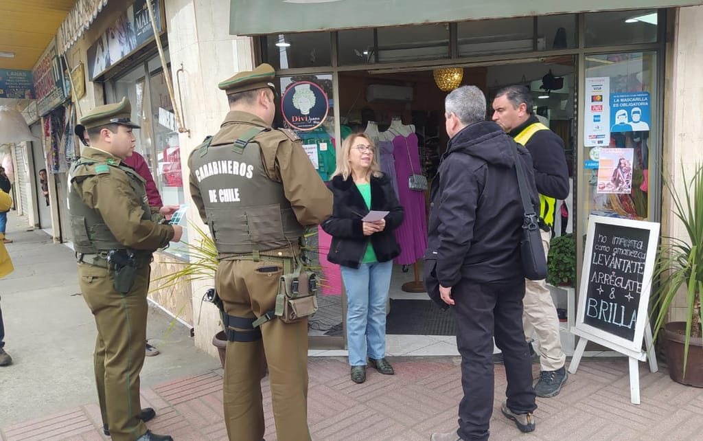 Cámara de comercio, Carabineros y Seguridad Municipal refuerzan el compromiso con la comunidad linarense Cámara de comercio, Carabineros y Seguridad Municipal refuerzan el compromiso con la comunidad linarense