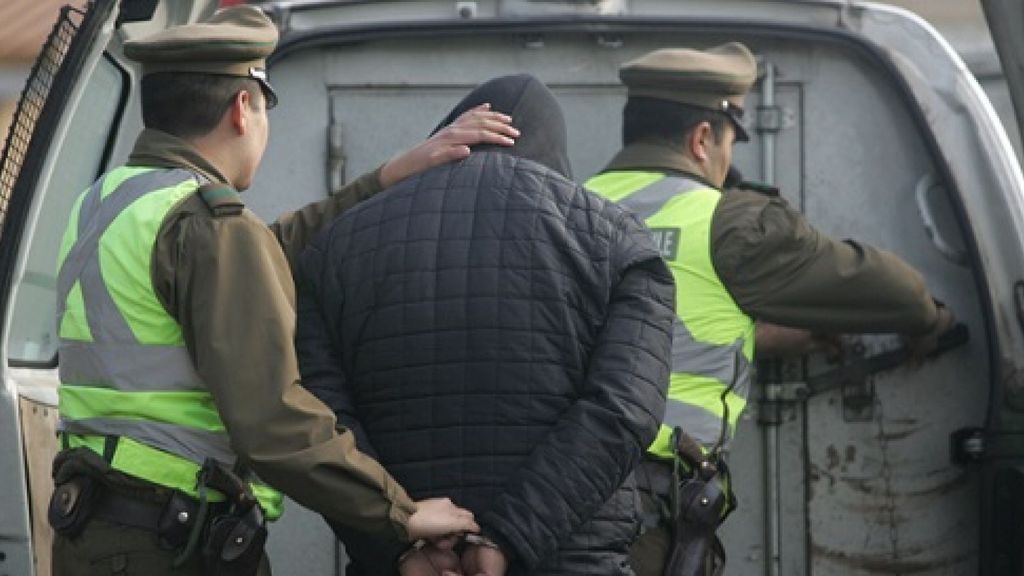 Carabineros detuvo a sujeto por femicidio frustrado en Parral Carabineros detuvo a sujeto por femicidio frustrado en Parral