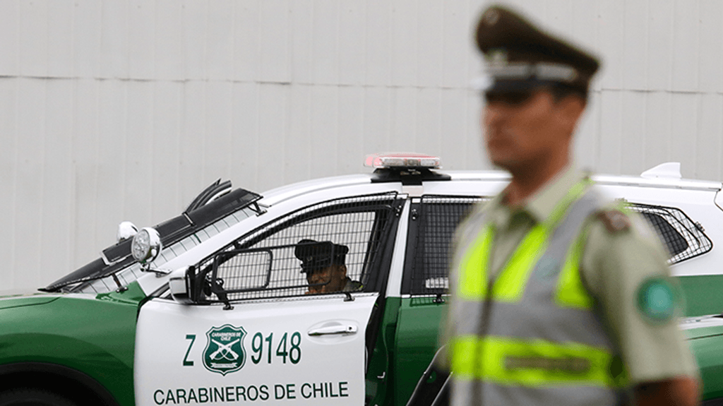 Carabineros detuvo a 5 delincuentes tras robo desde un supermercado en Parral Carabineros detuvo a 5 delincuentes tras robo desde un supermercado en Parral