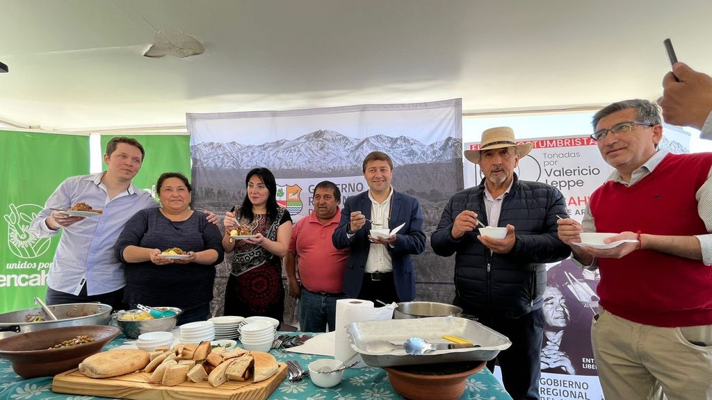 Se realizó el Lanzamiento de la 2° versión de la Feria Costumbrista 100 Tonadas por Valericio Leppe Se realizó el Lanzamiento de la 2° versión de la Feria Costumbrista 100 Tonadas por Valericio Leppe