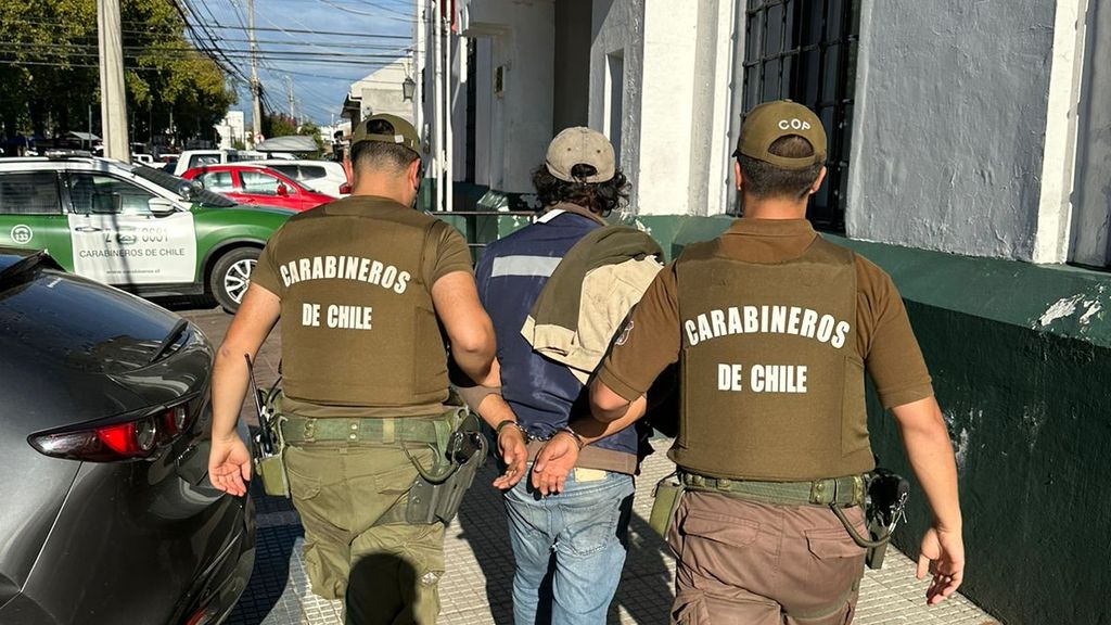Carabineros de la 5ta Comisaría de control y orden público del Maule detuvo a 3 sujetos por órdenes de detención vigentes Carabineros de la 5ta Comisaría de control y orden público del Maule detuvo a 3 sujetos por órdenes de detención vigentes