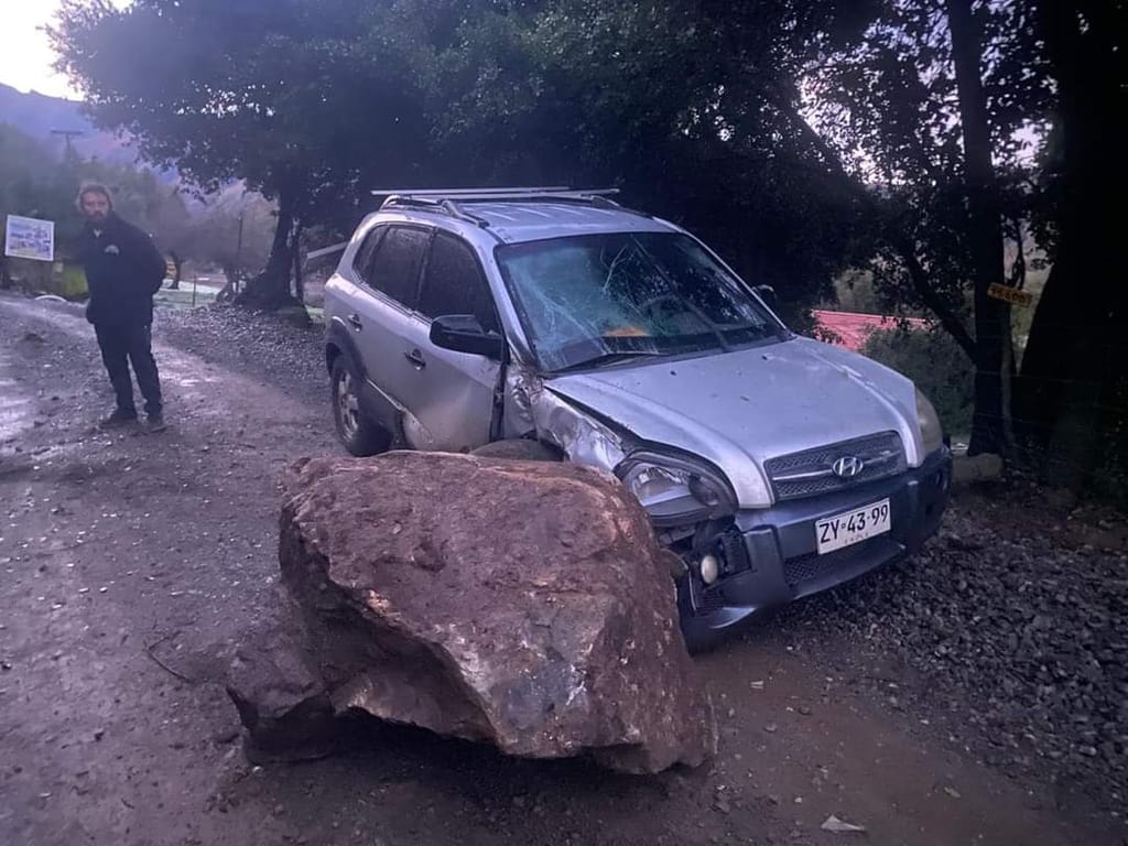 Familia se salva tras el desprendimiento de una roca en Achibueno Familia se salva tras el desprendimiento de una roca en Achibueno