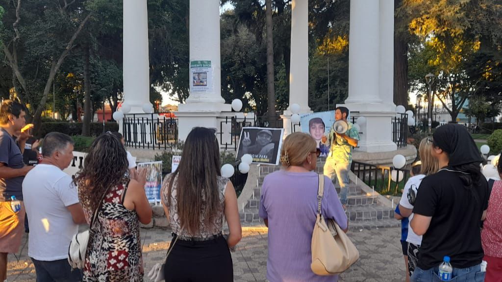 Familiares de joven fallecido en Colbún realizan una marcha