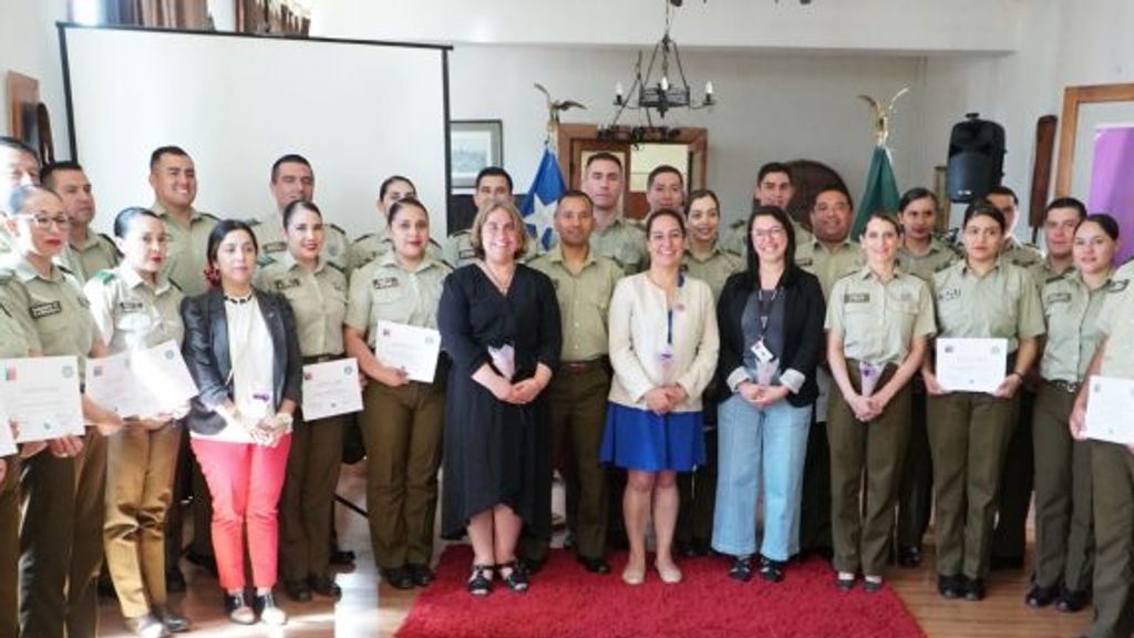 SernamEG certifica a más de 100 Carabineros de la Región en técnicas para abordar la violencia contra la mujer SernamEG certifica a más de 100 Carabineros de la Región en técnicas para abordar la violencia contra la mujer