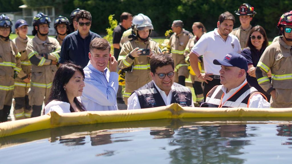 Bomberos del Maule reciben 14 piscinas autosoportantes para combate de incendios forestales Bomberos del Maule reciben 14 piscinas autosoportantes para combate de incendios forestales