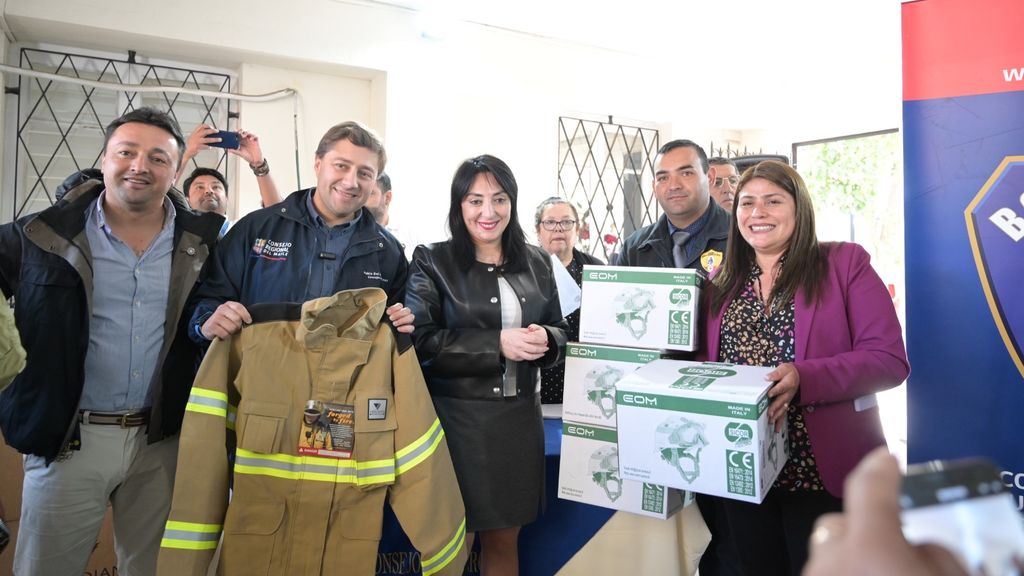 Gobierno Regional del Maule entregó implementación a Bomberos para combatir incendios forestales Gobierno Regional del Maule entregó implementación a Bomberos para combatir incendios forestales