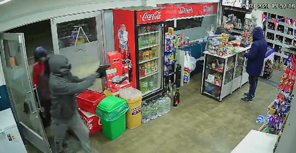 5 Delincuentes armados asaltan el local comercial Maracaibo 5 Delincuentes armados asaltan el local comercial Maracaibo