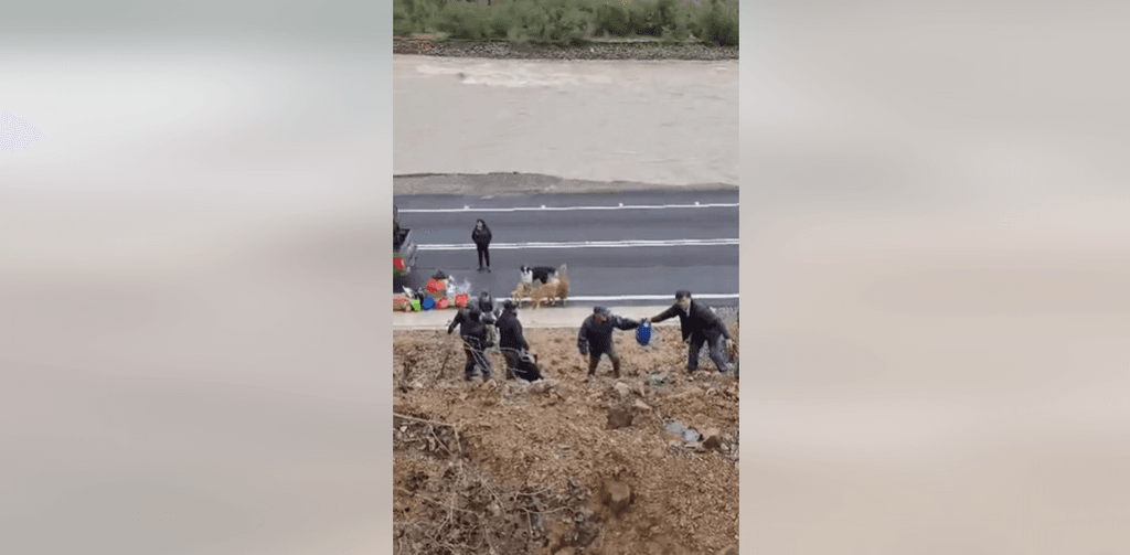 Llega el apoyo para los vecinos de la Vega de Salas y Pejerrey Llega el apoyo para los vecinos de la Vega de Salas y Pejerrey