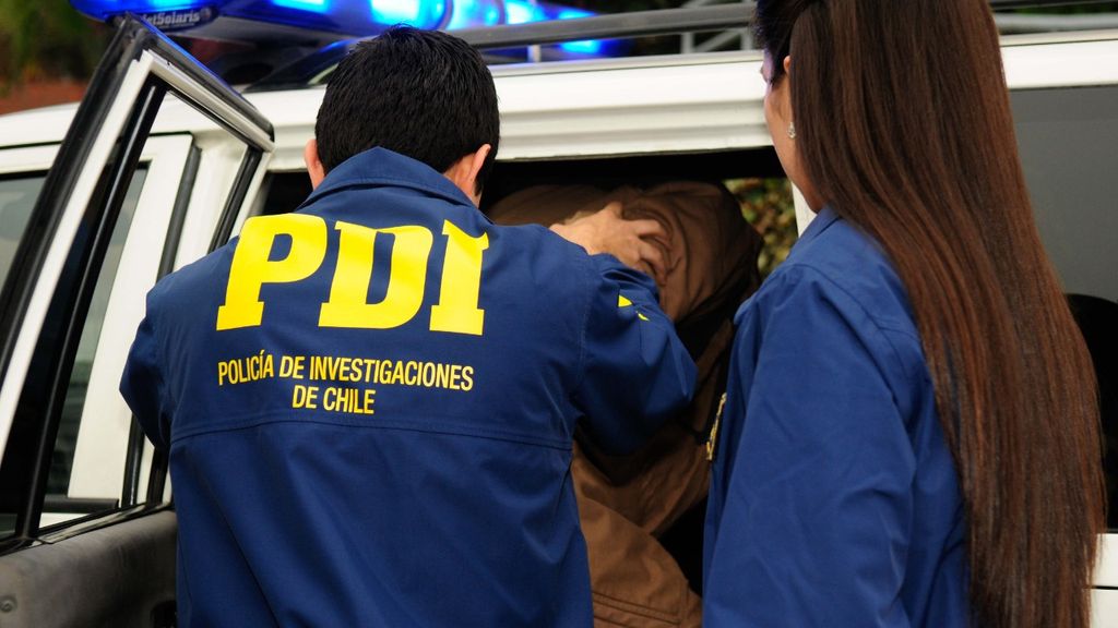 PDI detiene a sujetos dedicados a robar y quemar autos en Talca PDI detiene a sujetos dedicados a robar y quemar autos en Talca