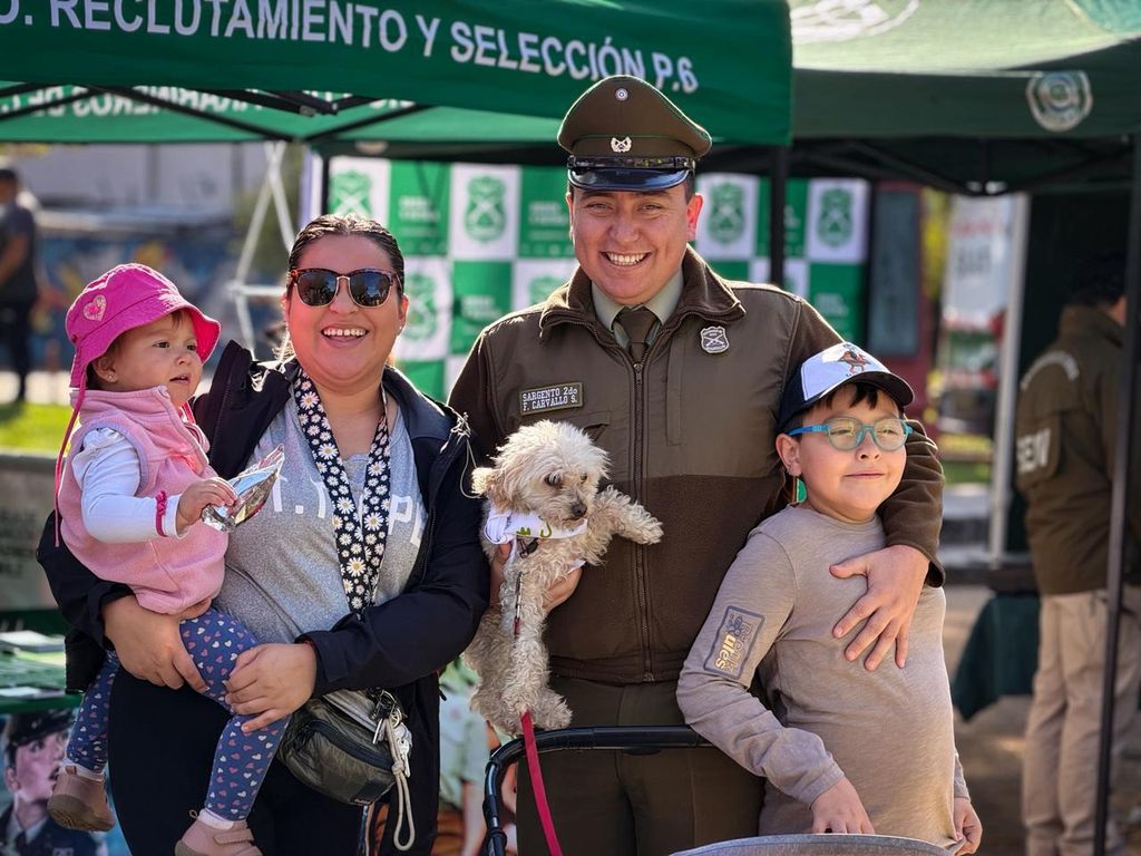 Carabineros realiza masiva caminata Carabineros realiza masiva caminata
