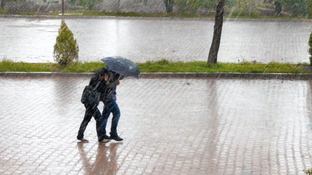 CGE multiplica a más del doble su capacidad operativa como plan de acción preventivo ante sistema frontal que afectará a la región del Maule CGE multiplica a más del doble su capacidad operativa como plan de acción preventivo ante sistema frontal que afectará a la región del Maule