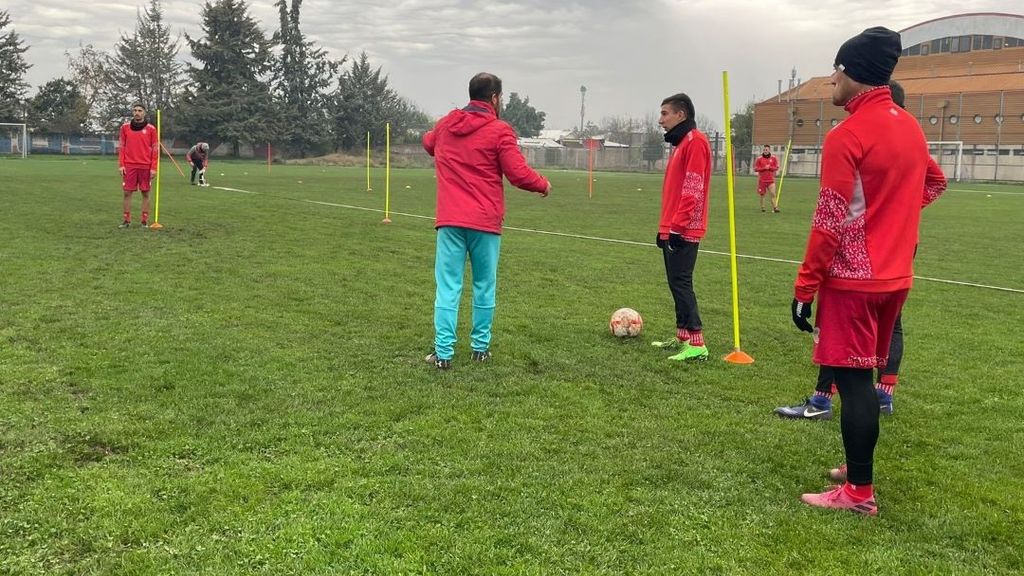Deportes Linares continúa con su preparación para la Copa Chile pese al mal clima Deportes Linares continúa con su preparación para la Copa Chile pese al mal clima