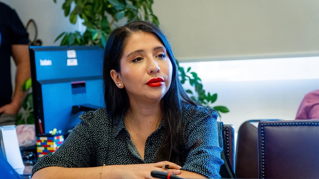 Diputada Veloso solicita la rapidez de gestiones para disminuir impacto a familias afectadas por el proyecto de camino costeño en Pelluhue Diputada Veloso solicita la rapidez de gestiones para disminuir impacto a familias afectadas por el proyecto de camino costeño en Pelluhue