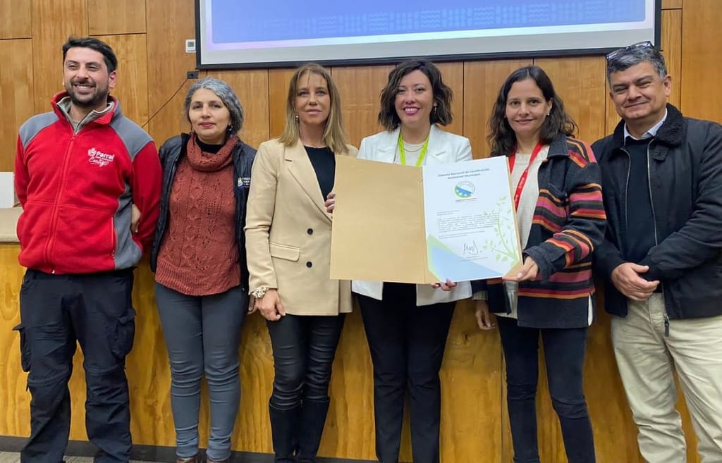Ministerio del Medio Ambiente certificó a municipio de Linares Ministerio del Medio Ambiente certificó a municipio de Linares