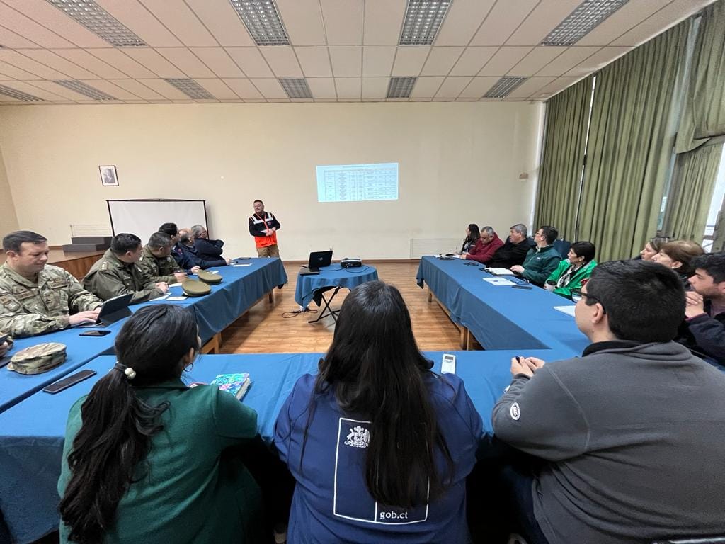 Autoridades provinciales coordinan acciones y entregan recomendaciones ante un nuevo sistema frontal Autoridades provinciales coordinan acciones y entregan recomendaciones ante un nuevo sistema frontal