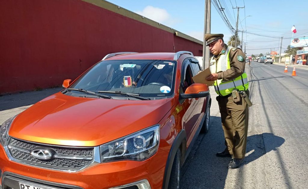 Campaña de Carabineros insta a prevenir los delitos de robo de vehículos y accesorios desde su interior Campaña de Carabineros insta a prevenir los delitos de robo de vehículos y accesorios desde su interior