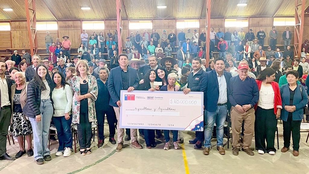 Agricultores de Vichuquén reciben bonos de reactivación productiva Agricultores de Vichuquén reciben bonos de reactivación productiva