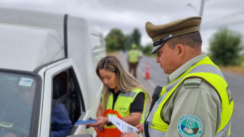 Carabineros y SENDA reiteran el llamado a conducir con seguridad durante las fiestas de fin de año Carabineros y SENDA reiteran el llamado a conducir con seguridad durante las fiestas de fin de año