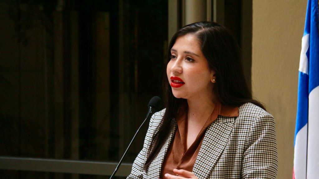 Diputada Consuelo Veloso y proyecto de Reglas de Uso de la Fuerza: “Deben proteger tanto a Carabineros como a ciudadanos” Diputada Consuelo Veloso y proyecto de Reglas de Uso de la Fuerza: “Deben proteger tanto a Carabineros como a ciudadanos”