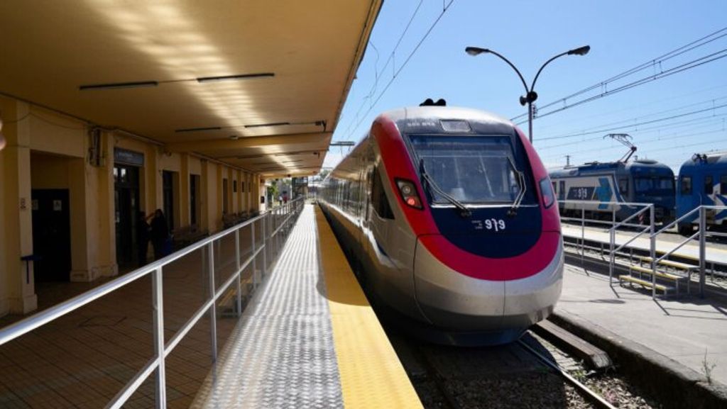 Se pone en marcha el servicio de Tren Rápido que conecta Santiago y Chillán Se pone en marcha el servicio de Tren Rápido que conecta Santiago y Chillán